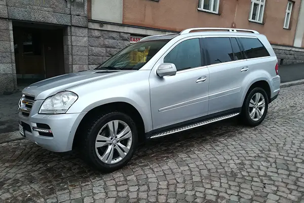 Vuokraa Mercedes-Benz Easyrentiltä