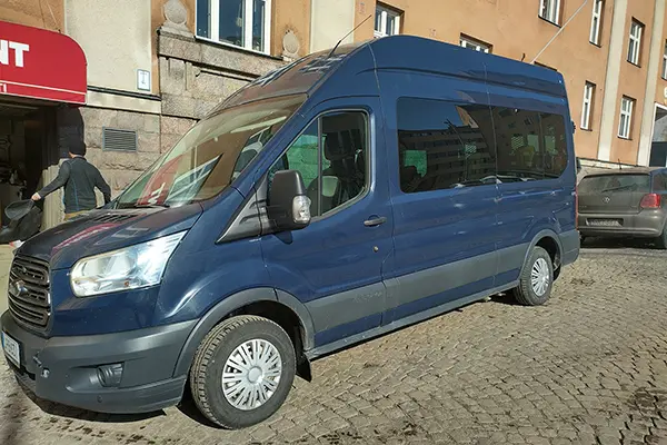 Vuokraa Ford Minibussi Easyrentiltä