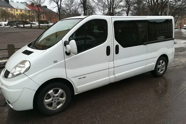 Vuokraa Renault minibussi Easyrentiltä