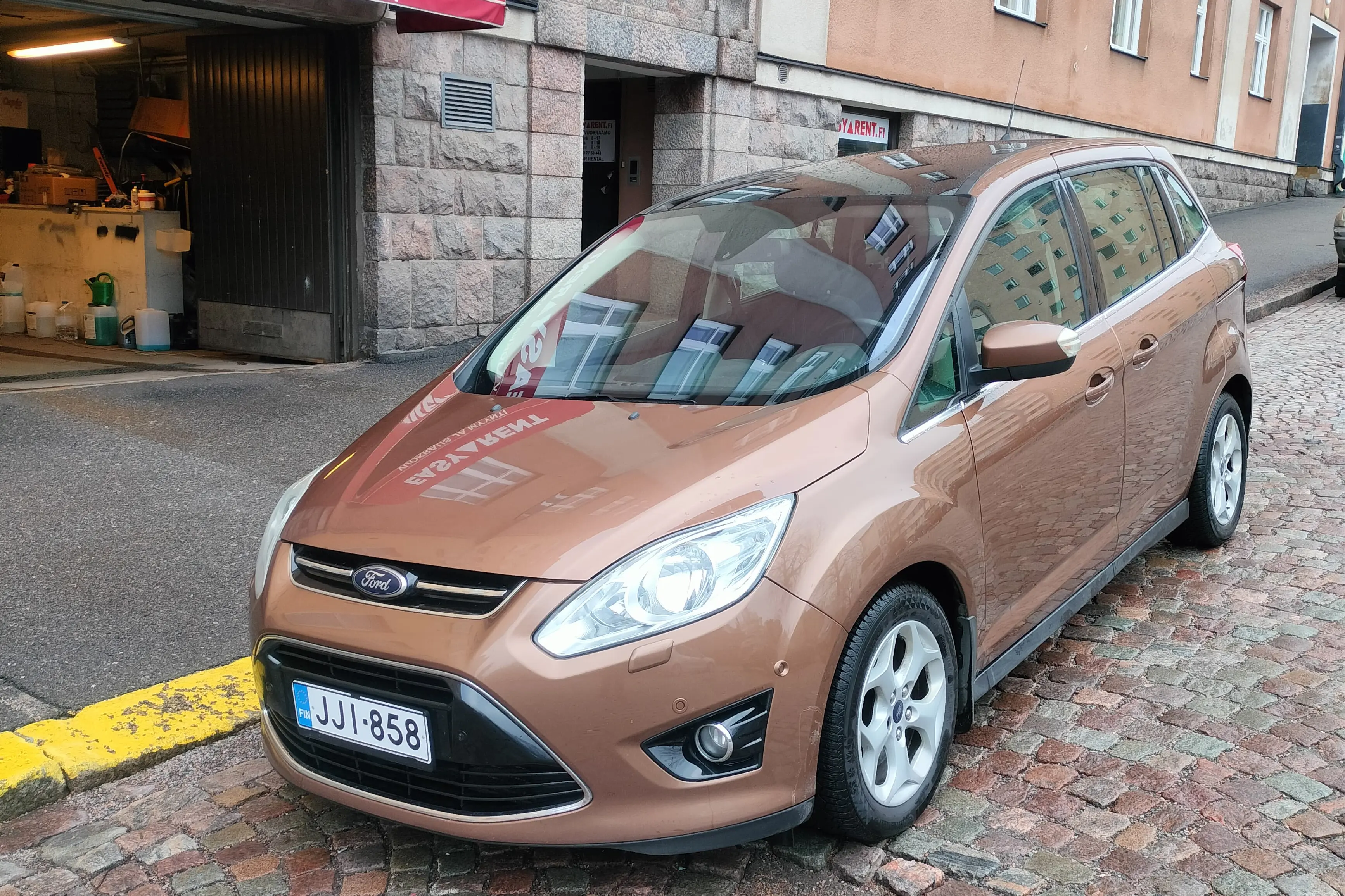 Vuokraa Ford C-max Easyrentiltä